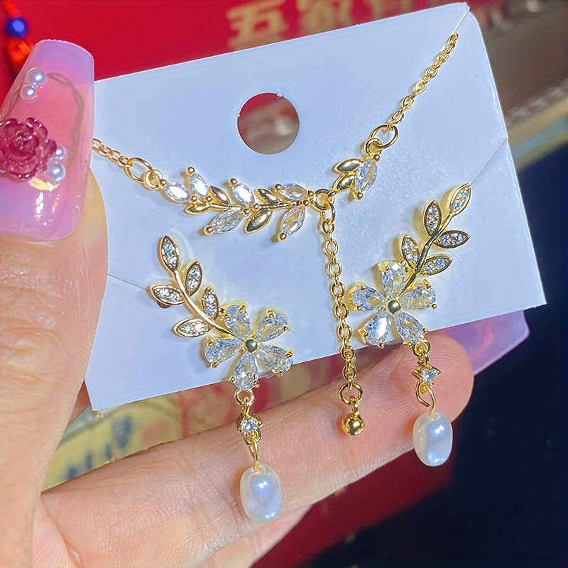Maple Leaf Pendant Necklace & Earring Set