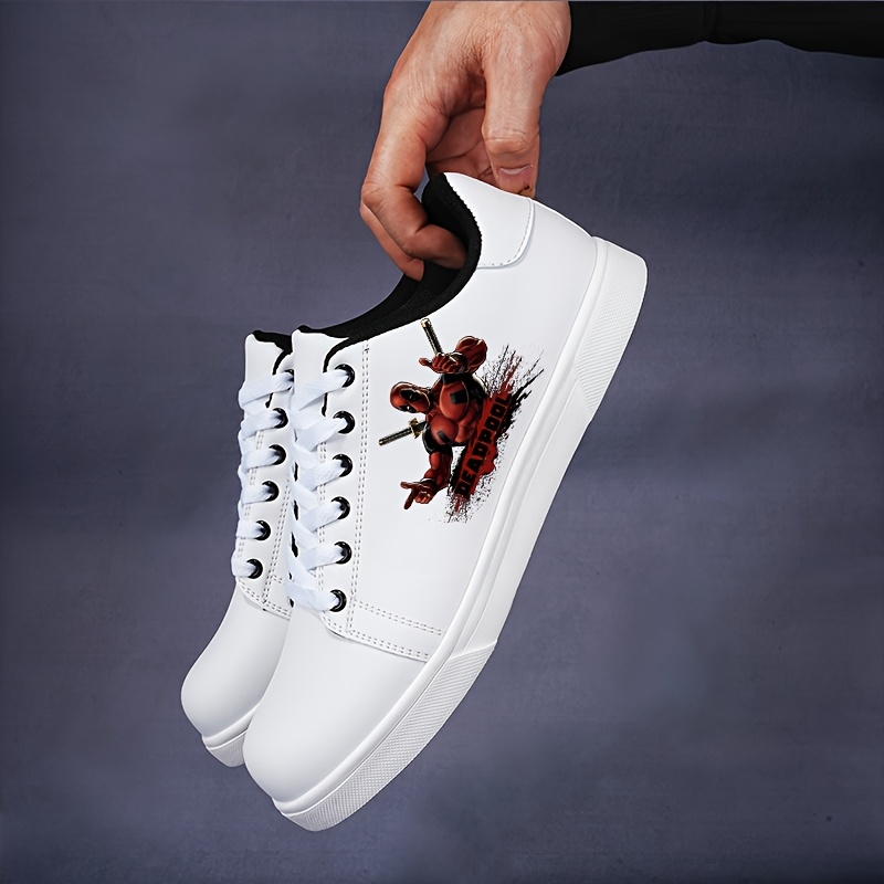 Stijlvolle, klassieke Marvel sportschoenen met patroon