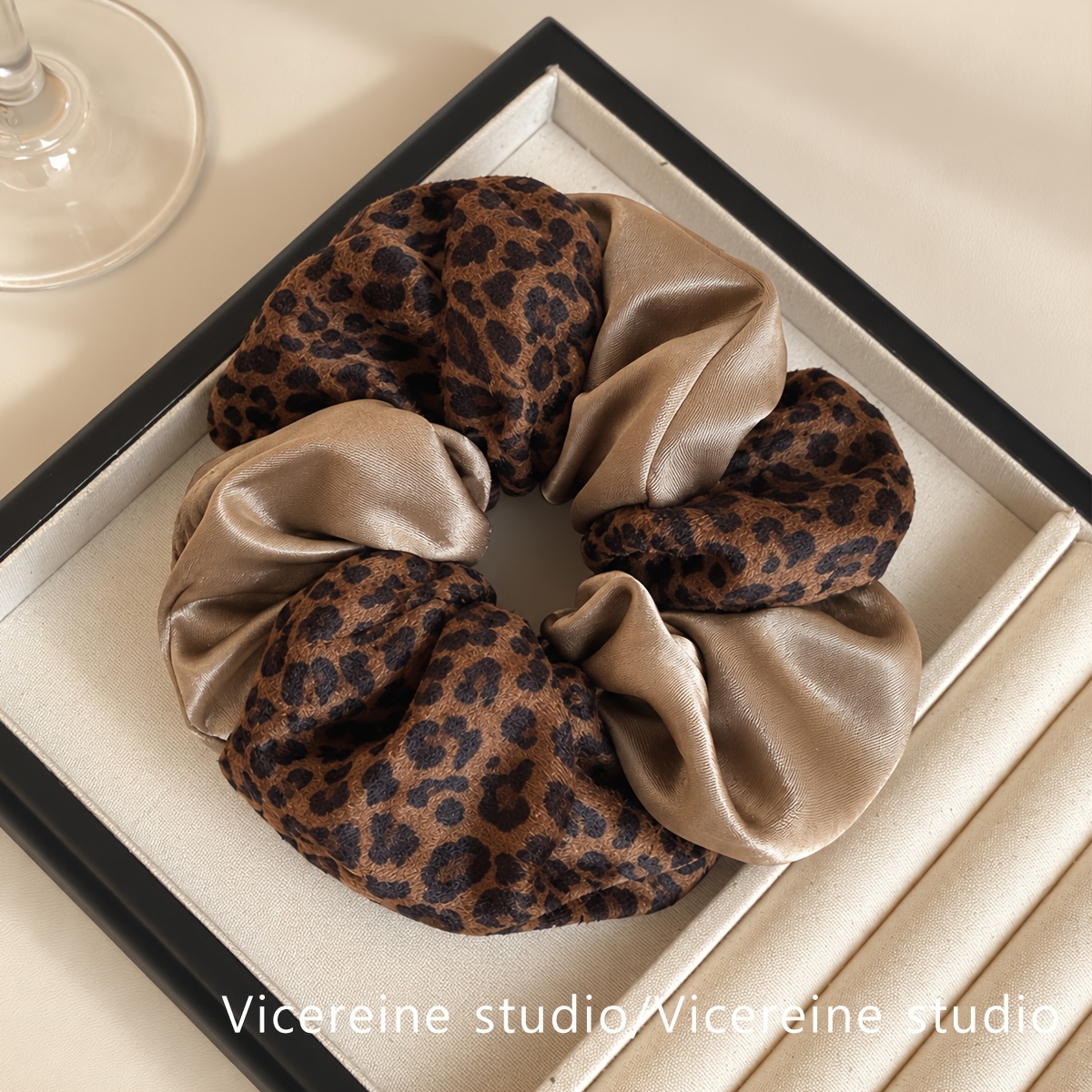 TEMU 1pc Women's Leopard Print Large Scrunchie, Vintage Temperament Hair Tie, Non-damaging Hair Accessory, Rope, Versatile Headwear For Daily