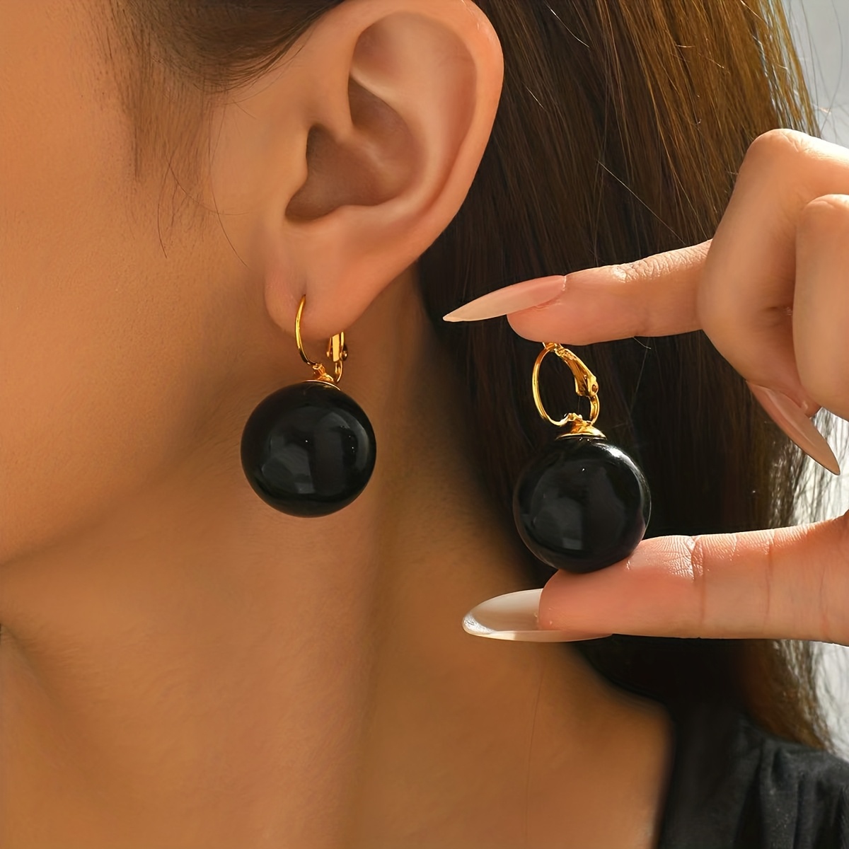 TEMU 1 Par de Aretes Grandes de de Perlas para Mujer de Otoño e Invierno, Diseño de Hebilla de Oreja de Metal con de Perlas Redondas y Negro, Ideal