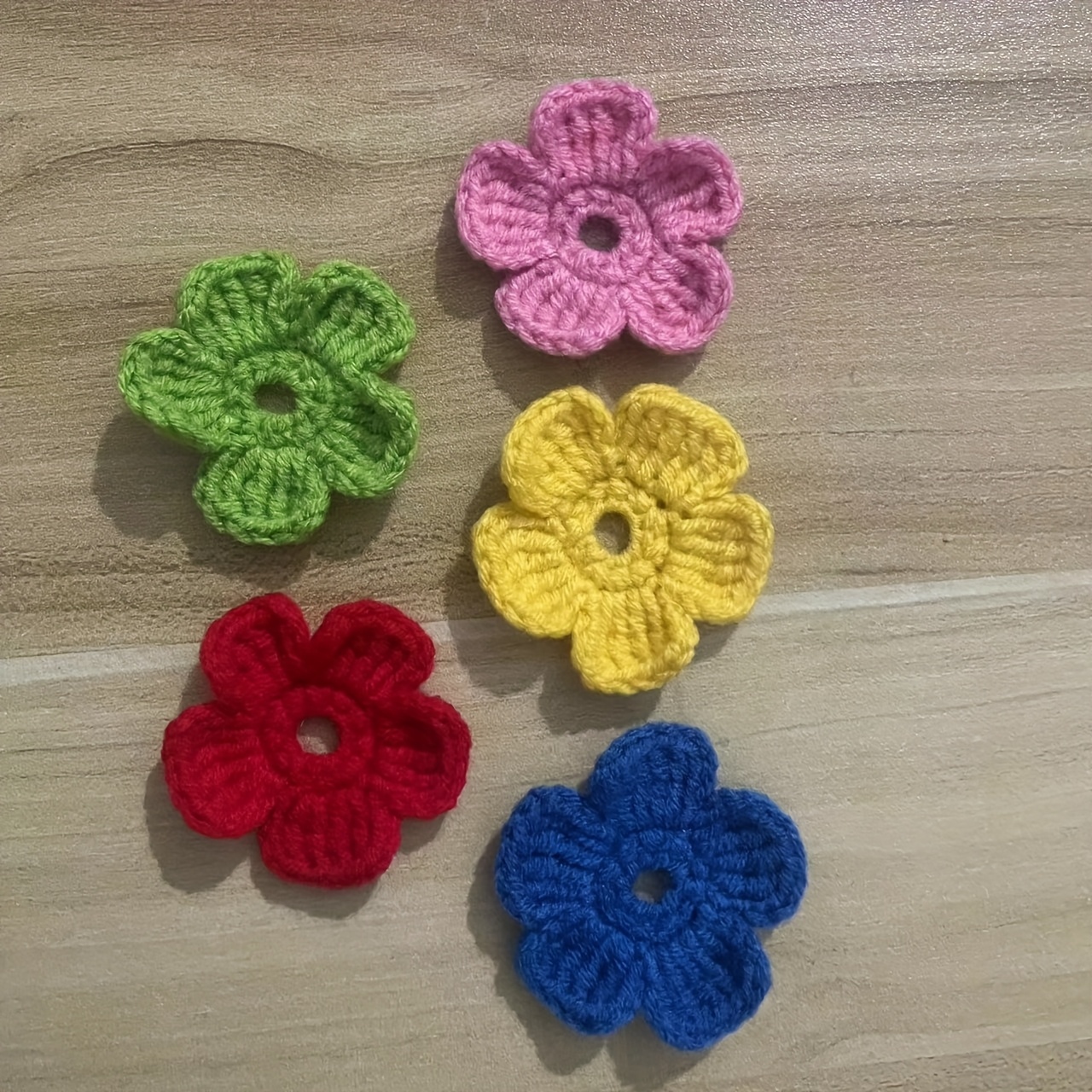 5pcs Hand Crochet Button Flowers, Vibrant Small Flower Button Covers, Best Match For Shirts, Suitable For 1-1.5cm (0.39-0.59inch) Diameter Buttons