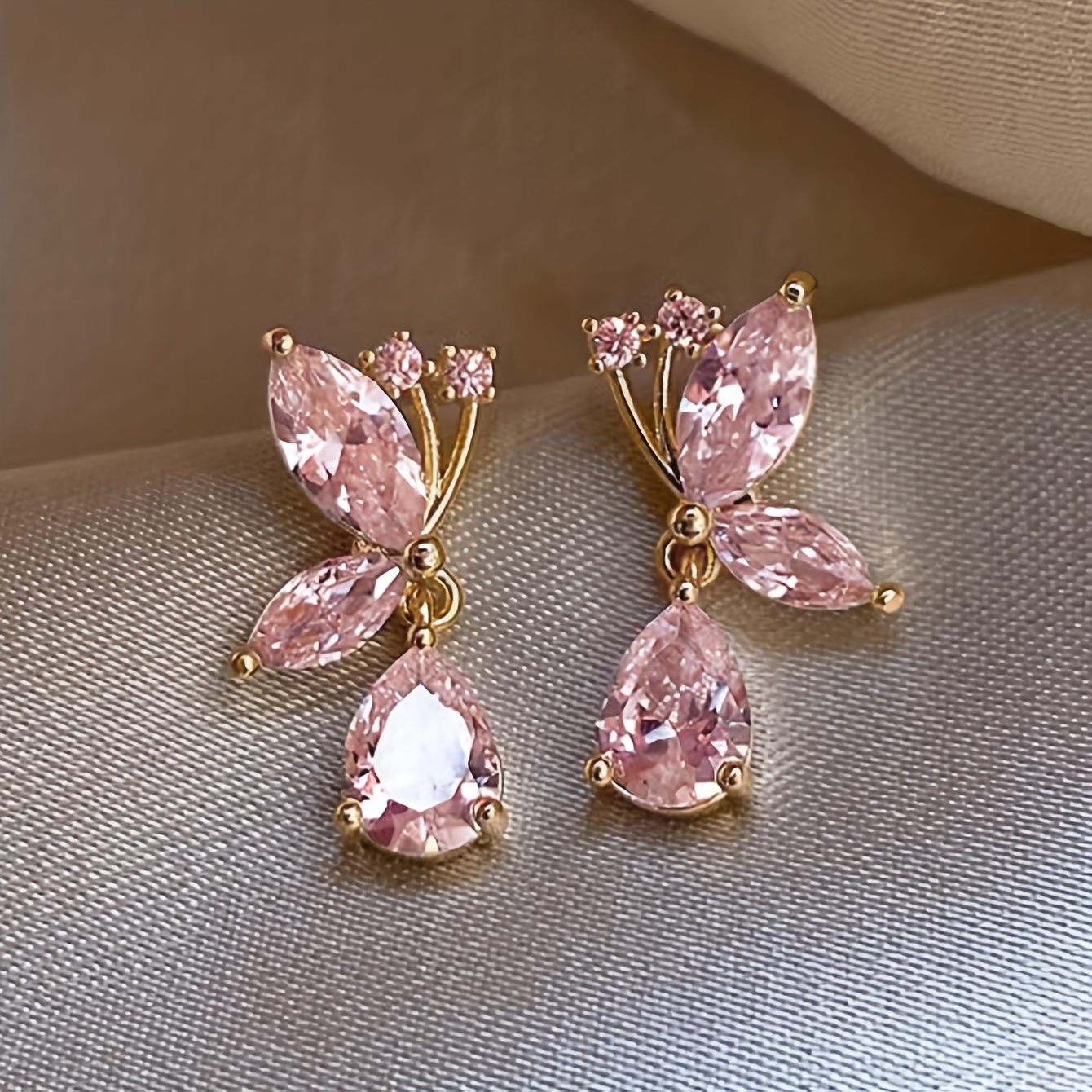 1 Pair of Butterfly Earrings with Bow, Elegant, Exquisite and High-end with Artificial Glass Inlays for Daily Wear and Dates for Women, No Gift Box