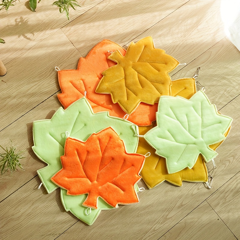 

Cozy Maple Leaf-shaped Pet Mat For Cats & Small Animals - Soft, Hangable Hamster Bed Pad In Assorted Colors