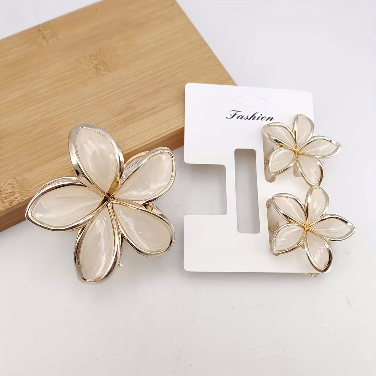 E-shop 3er-Pack Goldrandige Frangipani-Haarspangen aus Kunststoff im Simulationsdesign