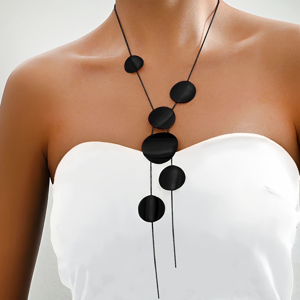 

Elegant Black Y-shaped Necklace With Geometric Round Pendant - Chic & Simple Sweater Chain For Women, Casual Attire Or Parties, Y-shaped, Fashion