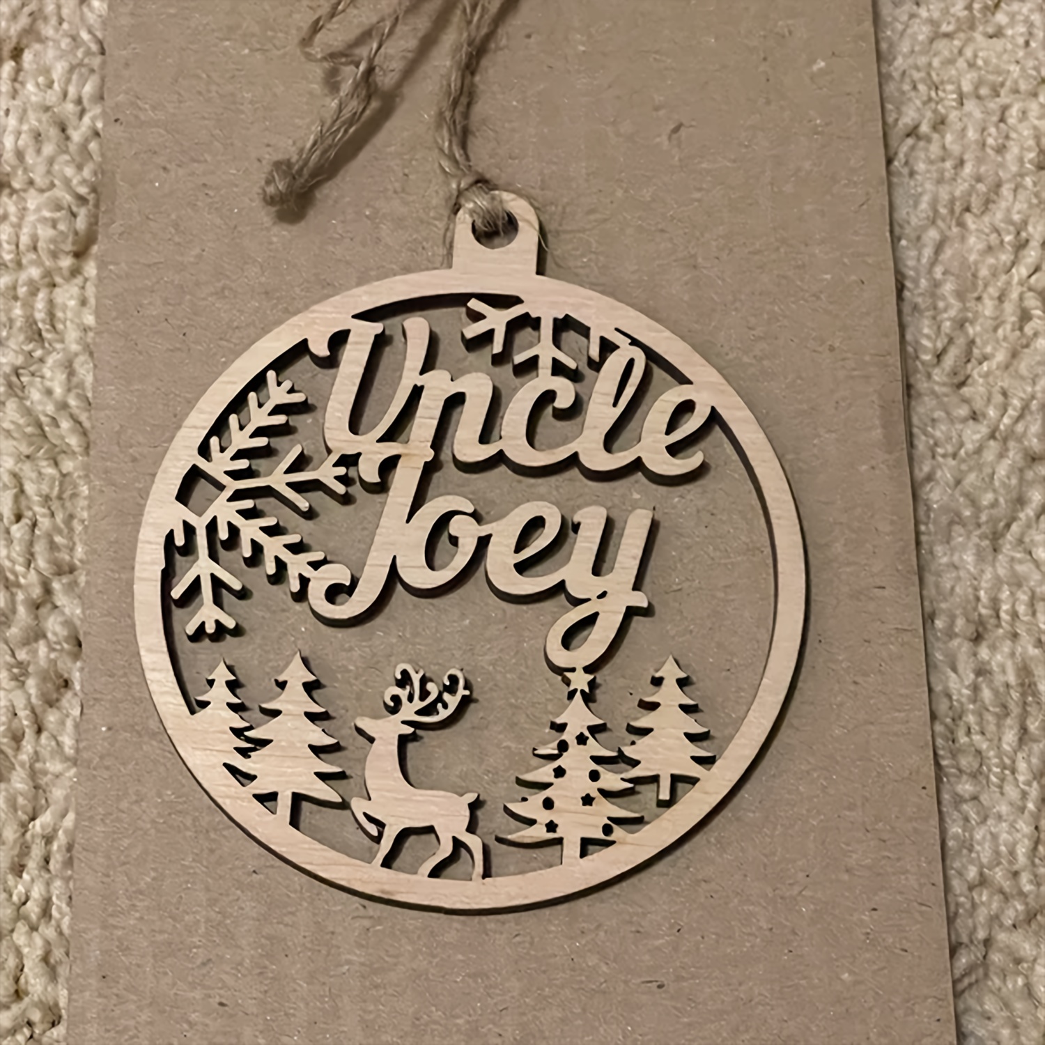 TEMU 1 pieza de adornos conmemorativos de árbol de Navidad personalizables con , colgantes de navideño, colgantes decorativos de madera con copo de
