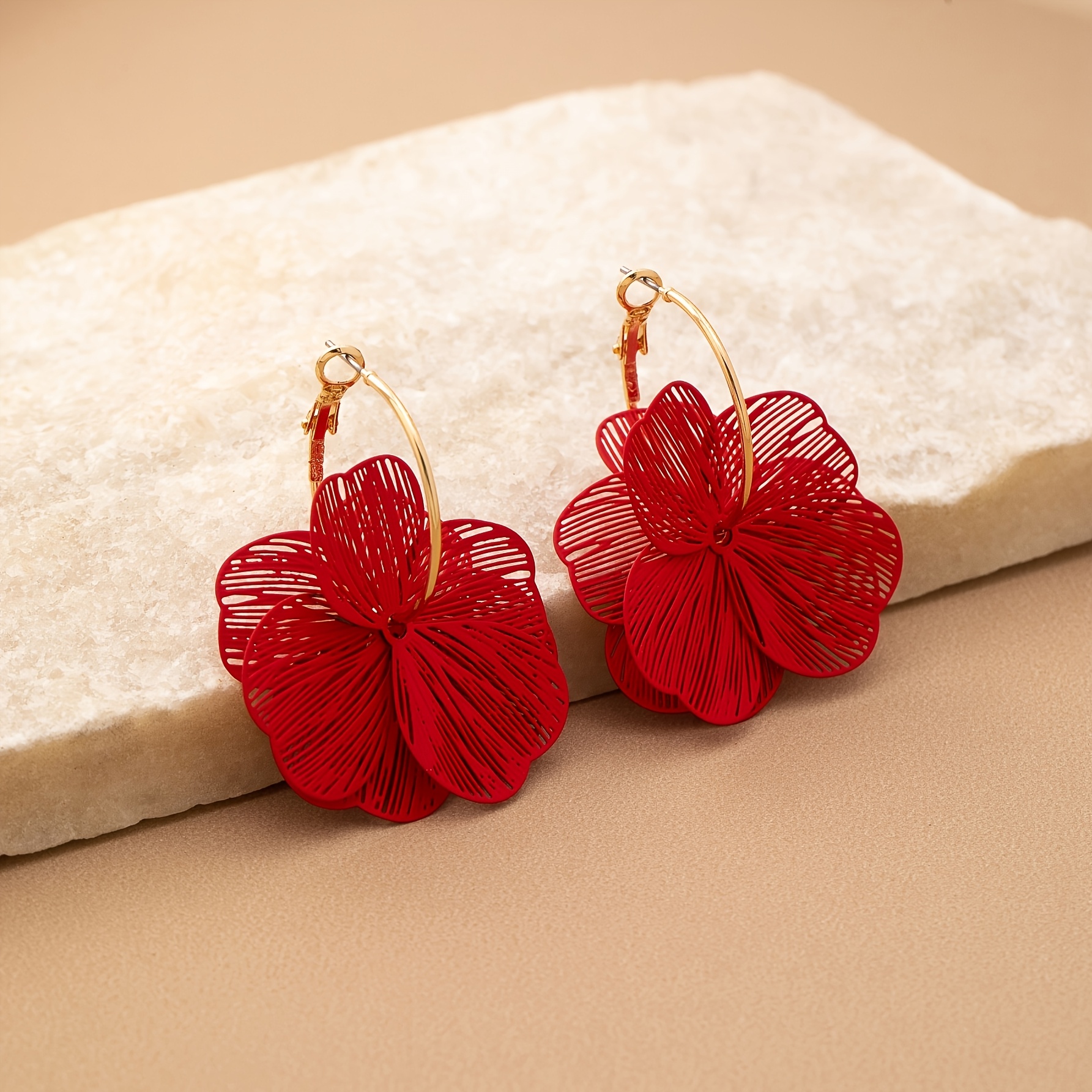 TEMU Une paire de boucles d'oreilles et élégantes pour femmes, style bohème avec pendentif fleur ajourée, pour un , les vacances ou cadeau