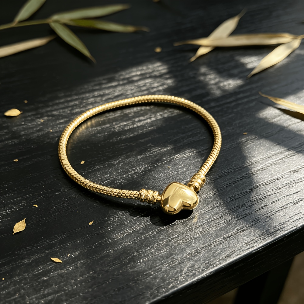 TEMU Pulsera para mujer 2026, para salidas informales. de acero inoxidable , con una cadena de serpiente y decoración de . Esta pulsera es un regalo