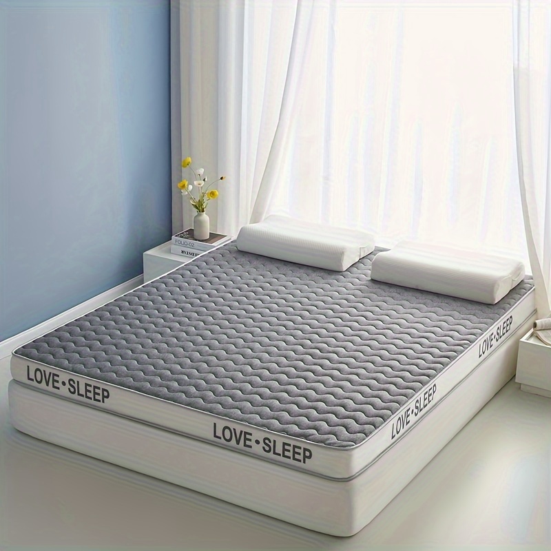 1pc, 17D Memory Foam Mattress with a Latex Layer on the Surface. The Memory Foam Filling Is 4.5cm Thick. The Top Layer Features Exquisite Patterns and Designs, Offering Softness, Comfort, Breathability, and Excellent Resilience. Suitable for Daily