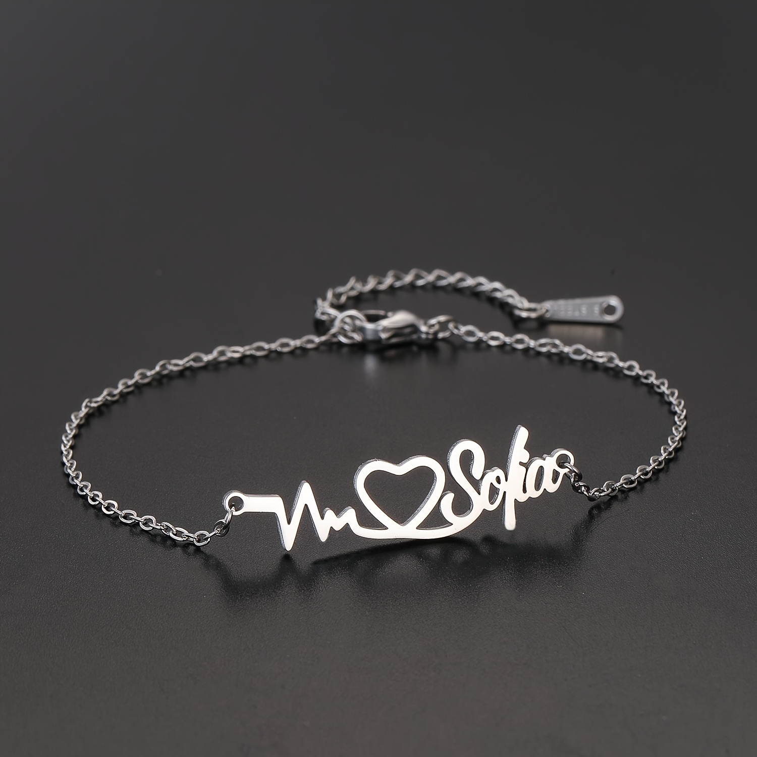 

Bracelet Personnalisé en Acier Inoxydable avec de Cœur & Nom - Élégant et Ajustable pour Femme - Cadeau Idéal pour la Saint-Valentin