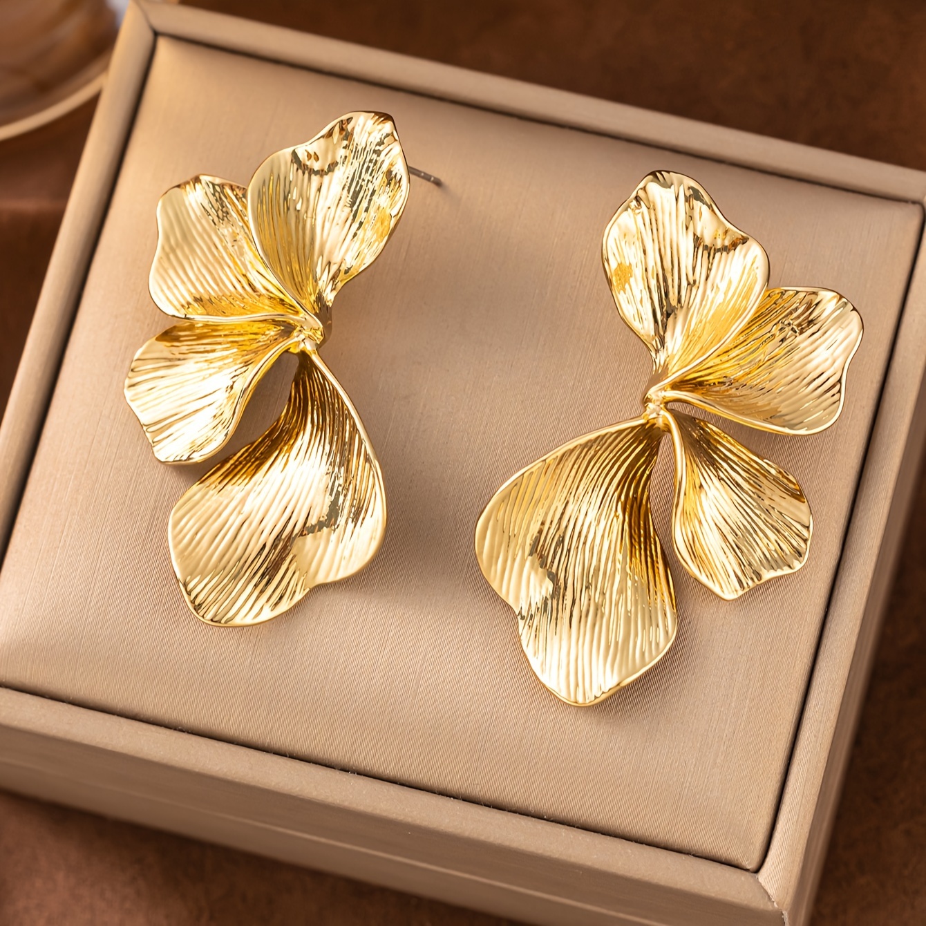 

Vintage Boho Style 14k Golden Plated Flower Petal Stud Earrings – Textured Irregular 3d Fashion Earrings, Copper Crafted, No Stone Inlay, Versatile For Daily Wear And Gifts, Suitable For All Seasons