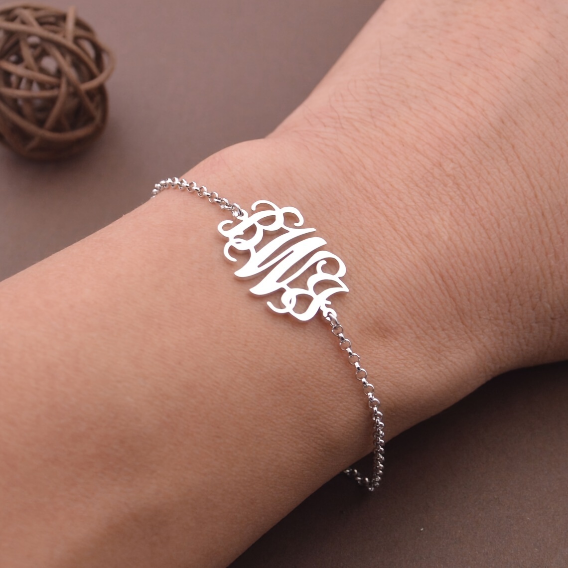 

Personalized English Letter Thin Chian Bracelet Design Hand Chain Jewelry Accessory For Women Daily Wear