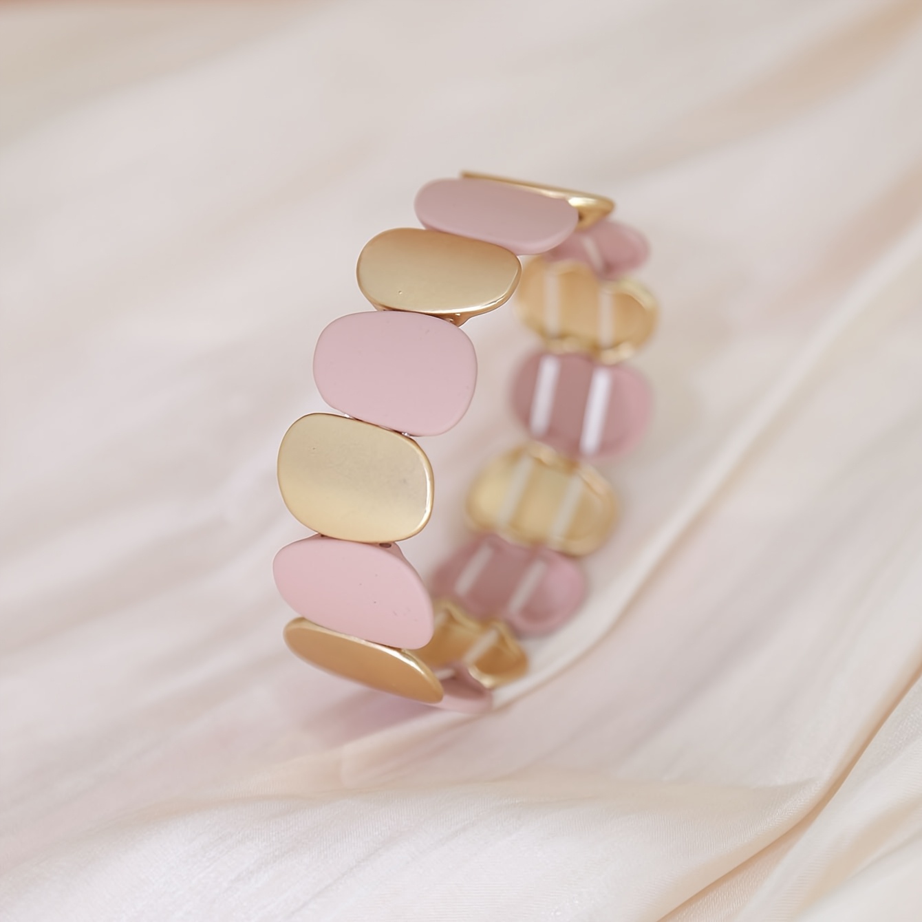 TEMU 1pc Sweet And Gentle Morandi Pink-golden Contrast Matte Oval Bangle For Women, Simple Spliced Design, Daily Commuting Stackable Jewelry Gift