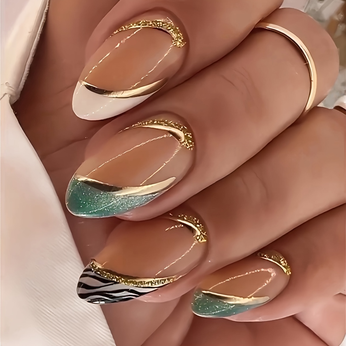 Upgrade Your Style: 24pcs Short Almond-shaped Nails, European- With Green Lines, Detachable False Nails Set Including Jelly Glue And Nail File