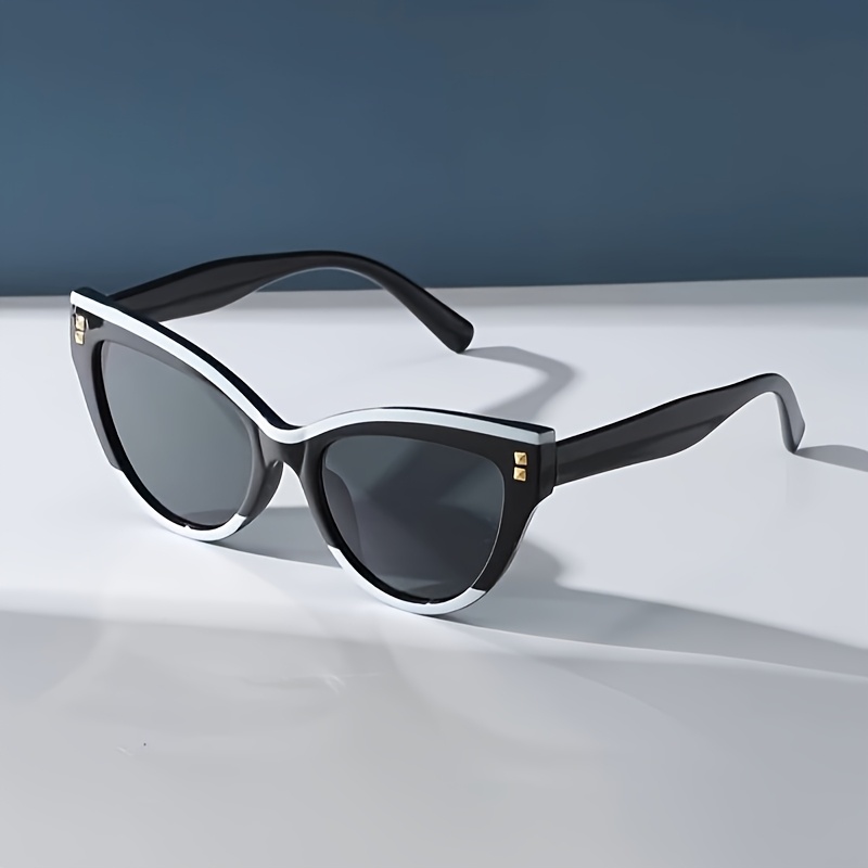 A Pair of Unisex Fashionable Glasses with a Classic Color-Block Design in a Trendy Tofu Color, Perfect for Street Style Outfits. an Excellent Gift for Family And Friends During Holidays Like Wedding Season, Mother'S Day, Valentine'S Day