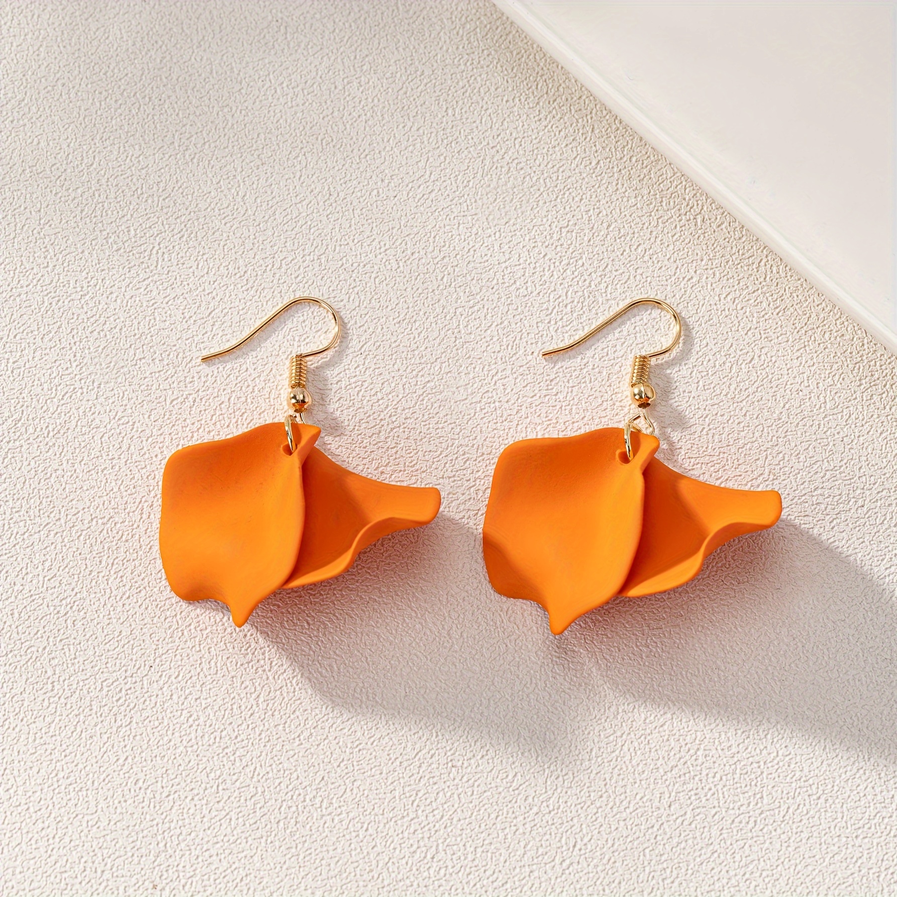 Image of A Pair Of Fashionable And Elegant Bohemian Casual Women's Acrylic Petal Earrings, Suitable For Casual Vacations, Parties, And Daily Wear
