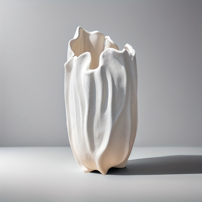 Image of A Stylish Ceramic Vase, For Home Decor, Suitable For Placement In Indoor Spaces, Offices, Party Venues, And As A Holiday Gift