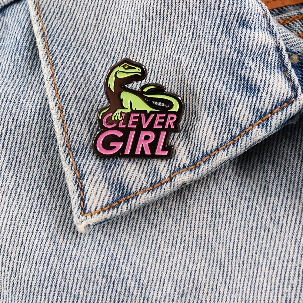 TEMU 1pièce Broche En Émail de Parc de Dinosaure - Écusson Clever Avec Design de , Parc de Dinosaure Vert Et Rose, Épingle de Cou En Alliage Durable