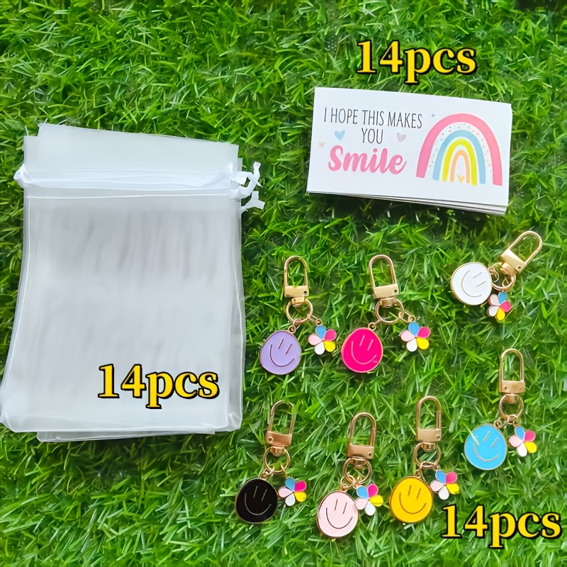 E-shop 14 Sets/42 Stk. Fröhliche Gesichter-Schlüsselanhänger – Bunte Schlüsselanhänger aus Karton Metall mit Karten – Enthält 14 Schlüsselanhänger + 14