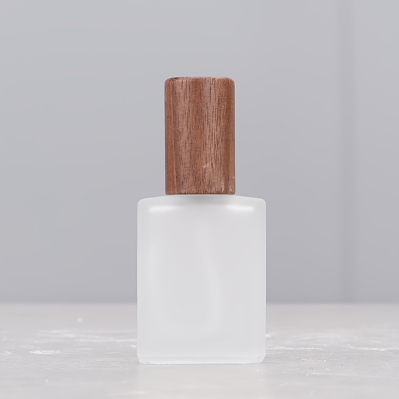E-shop 8 Stück tragbare 15 ml mattierte Parfümflaschen, Glas-Sprühflaschen zum Nachfüllen von Parfüm, wiederverwendbar und abnehmbar, geeignet für