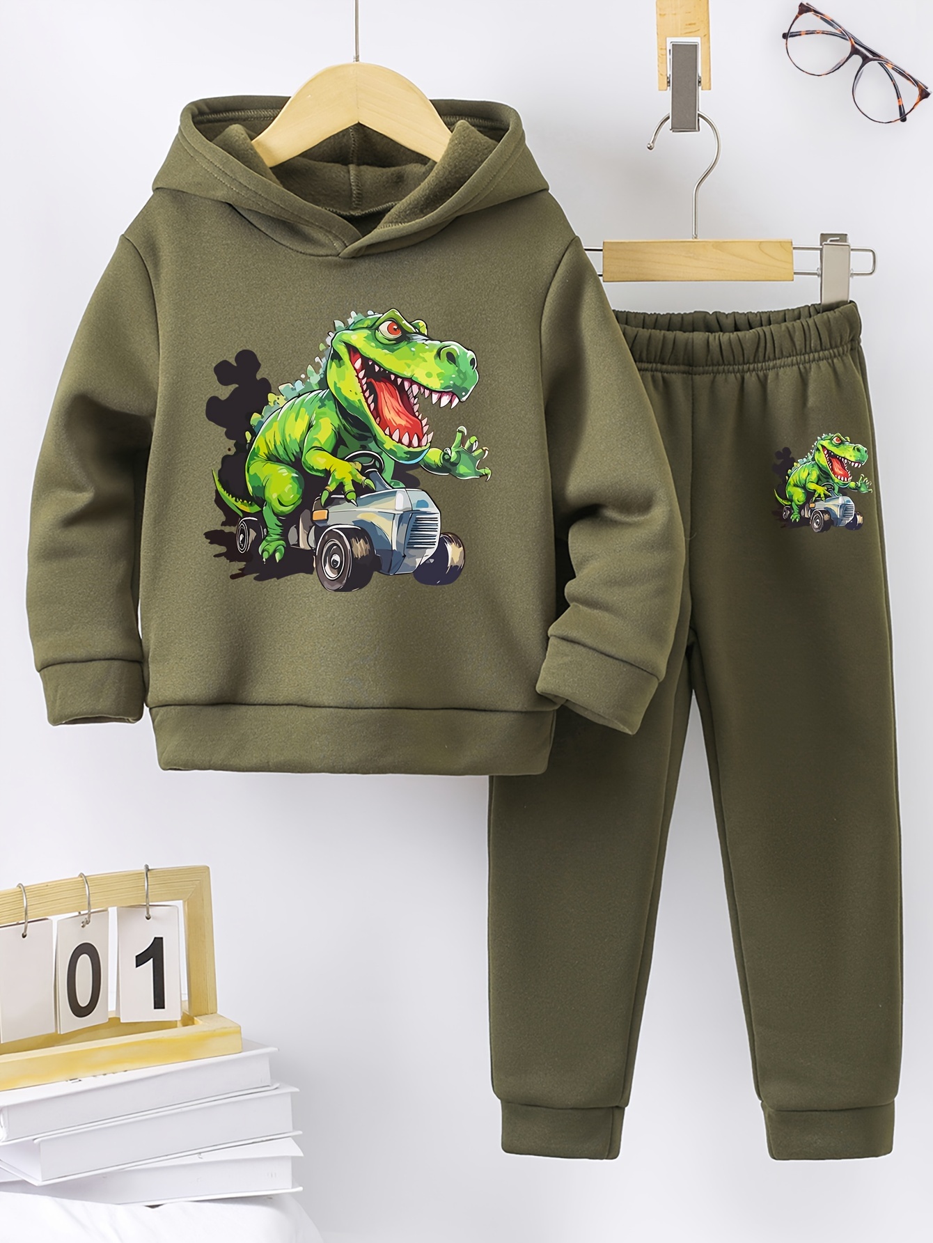 Boys dinosaur tracksuit fashion