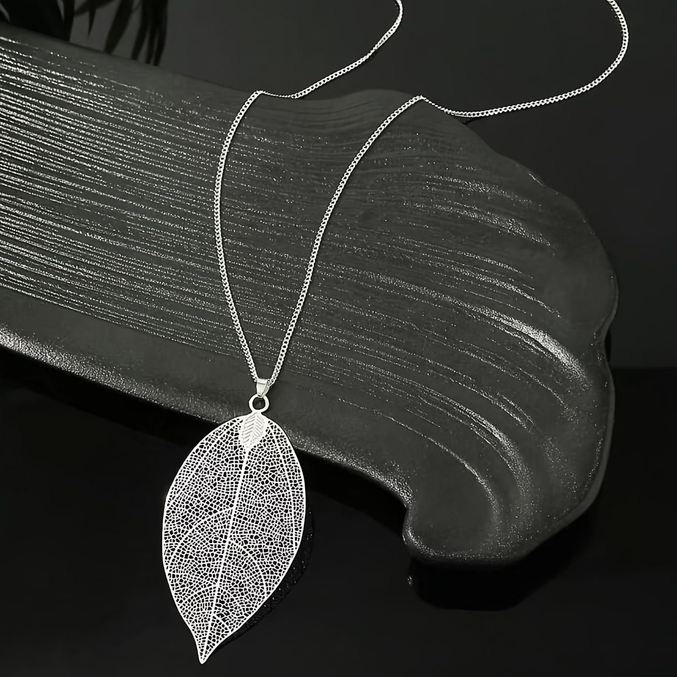 TEMU 1 Collier Long à Texture Feuille Argentée et , Élégant et Polyvalent pour Toutes et Occasions