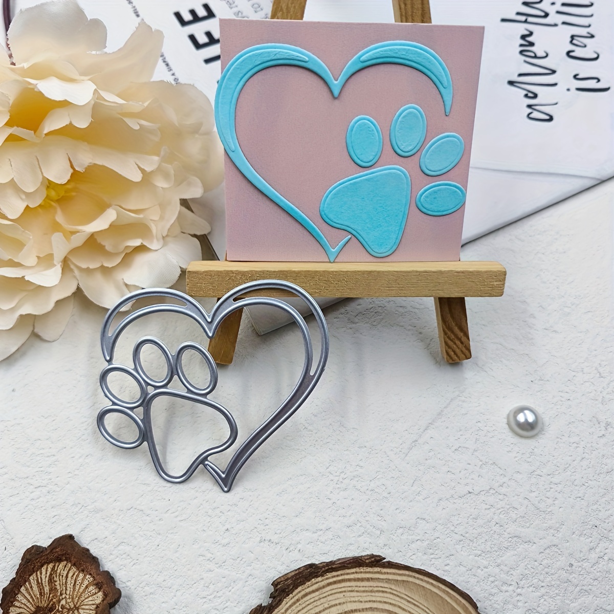 

A Heart-shaped Footprint Border Cutter With A Golden Finish For Embossing And Cutting.