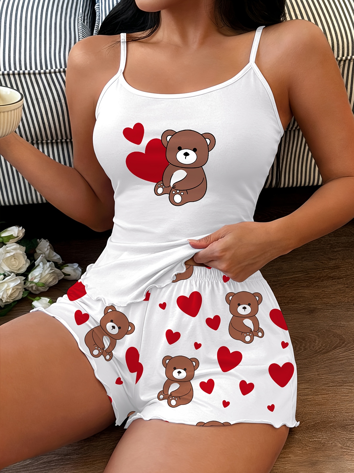 damen freizeit-top in weiß als camisole mit bär- herz-aufdruck, 2-teiliges set mit passender bedruckter pyjama-shorts