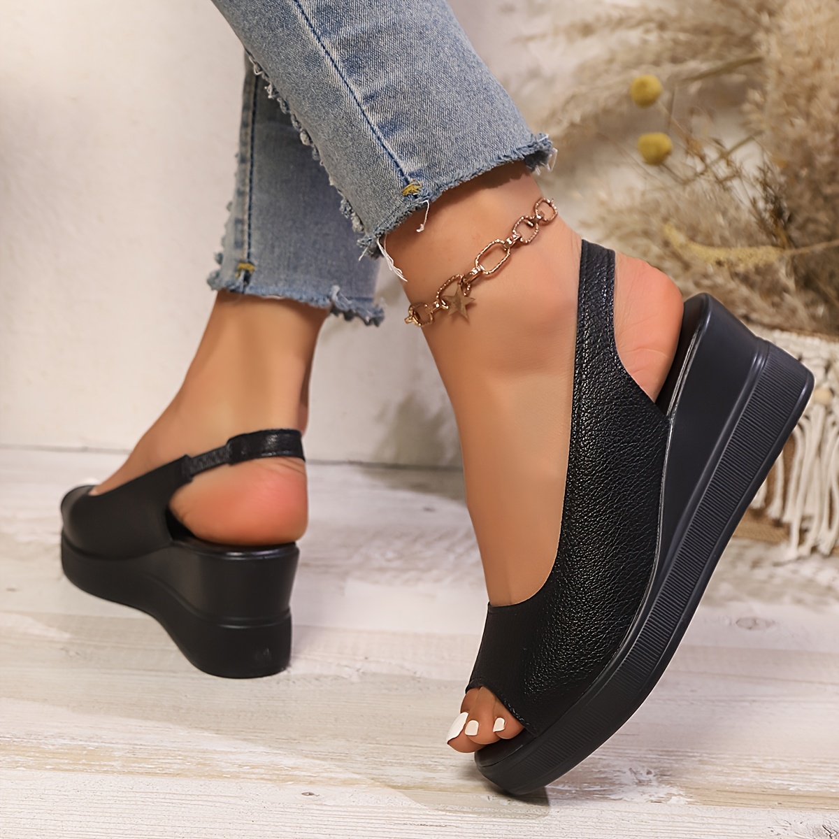 Women'S Stylish Black Wedge Sandals with Thick Soles And Open Toes, Perfect for Comfortable Everyday Wear During Vacations.