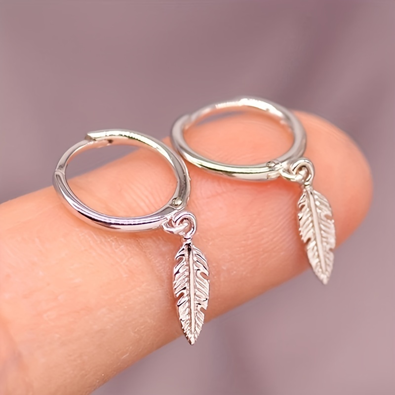 E-shop Niedlicher, einfacher Feder-Anhänger, kleine Kreis-Ohrhänger für Damen, Alltags-Accessoire, Party, lässige Ohr-Schmuck