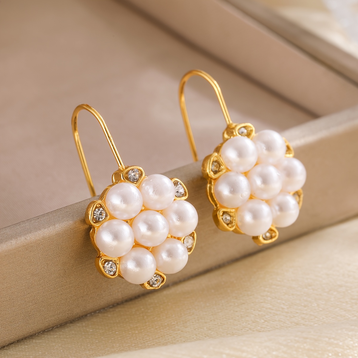 Women's Vintage Flower Cluster Synthetic Zirconia Earrings