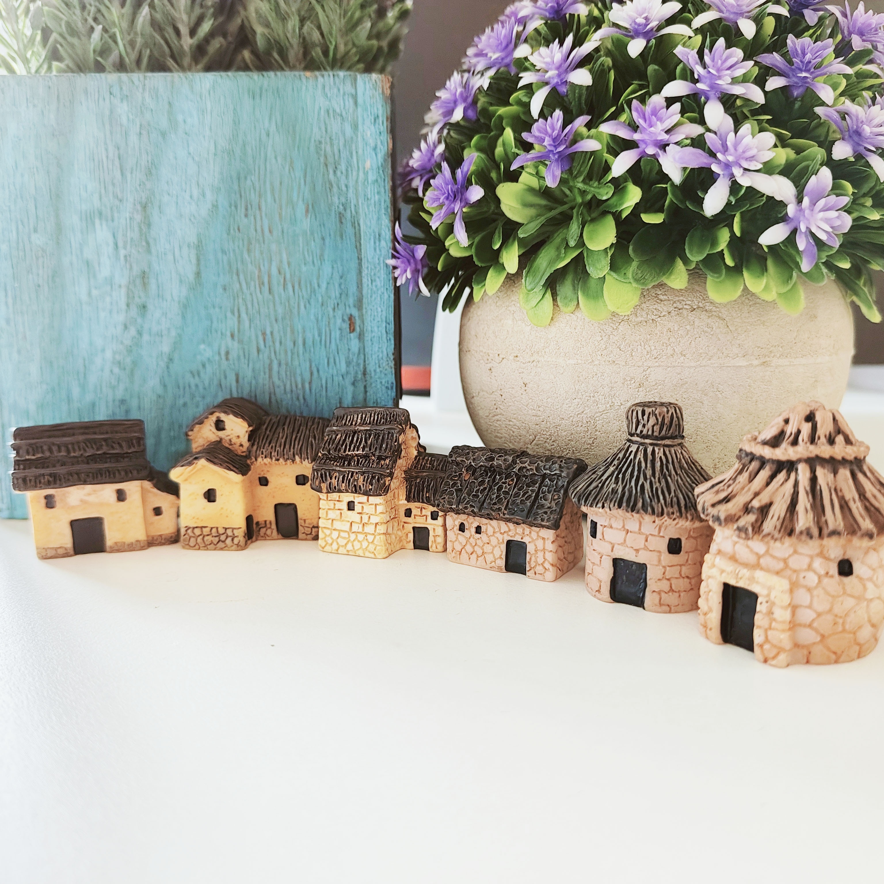

6pcs Moss Micro Landscape Ornament, Mini Thatched House House Resin Small House, Creative Crafts, Home Decoration, Patio Decoration, 6 Pieces