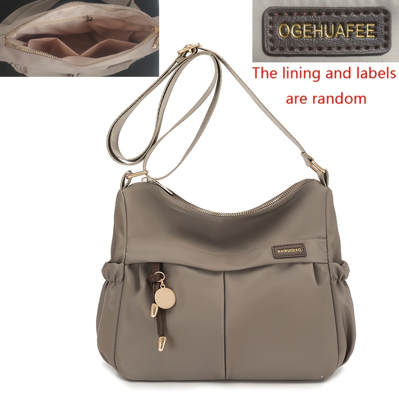 E-shop Leichte Damen-Schultertasche aus Nylon, praktische Reise-Umhängetasche mit mehreren Schichten , ausgestattet mit Metallanhängern, zufälligem
