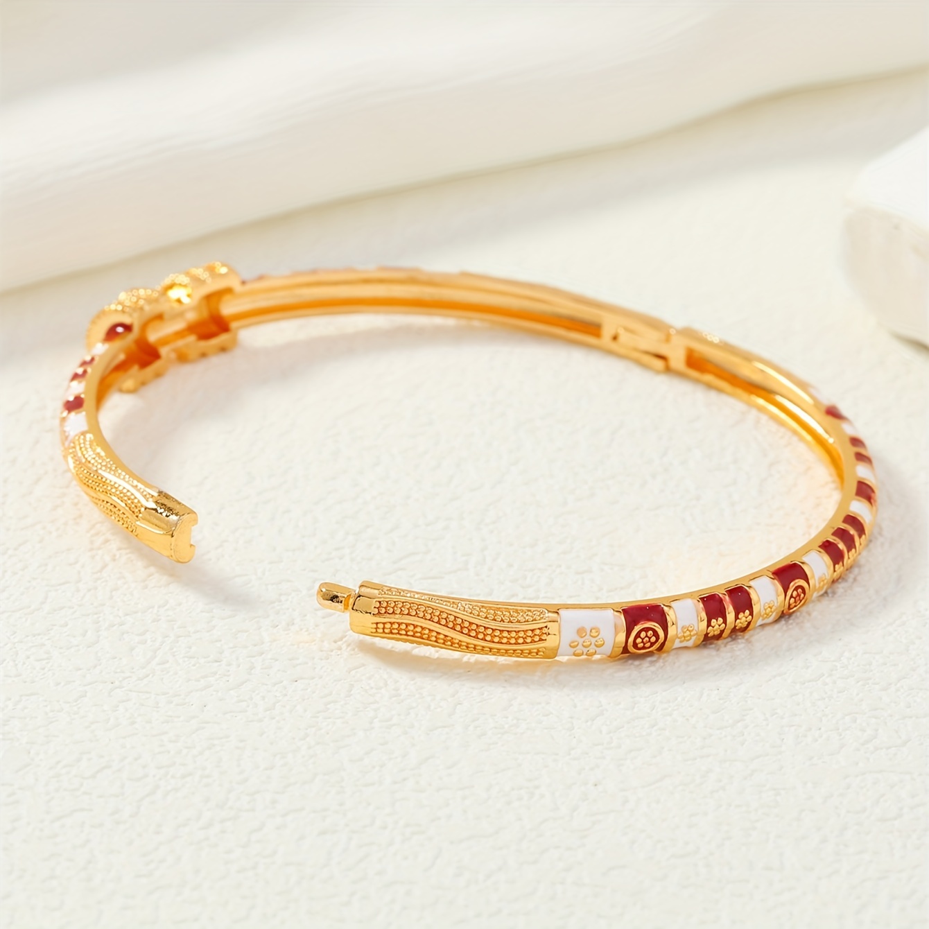 Middle Eastern Directional Arabic Bow-Shaped Radiant Line Drop Oil Bow Tie Pattern Women's Clasp Bracelet