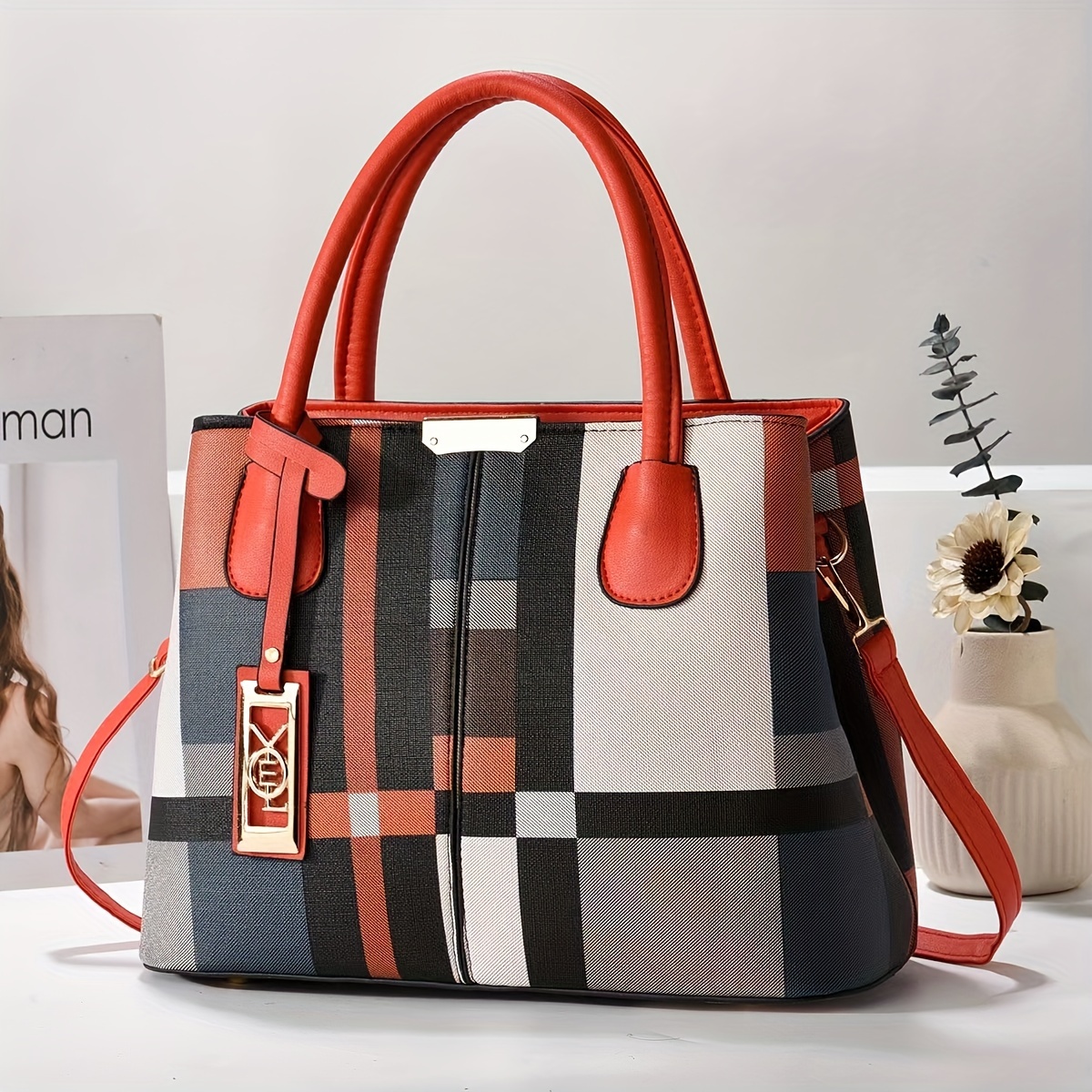 A New Large-Capacity Handbag for Mother'S Day, Perfect for Family And Easter, Featuring an Elegant Tote Design That Can Be Carried by Hand Or Worn Over The Shoulder.