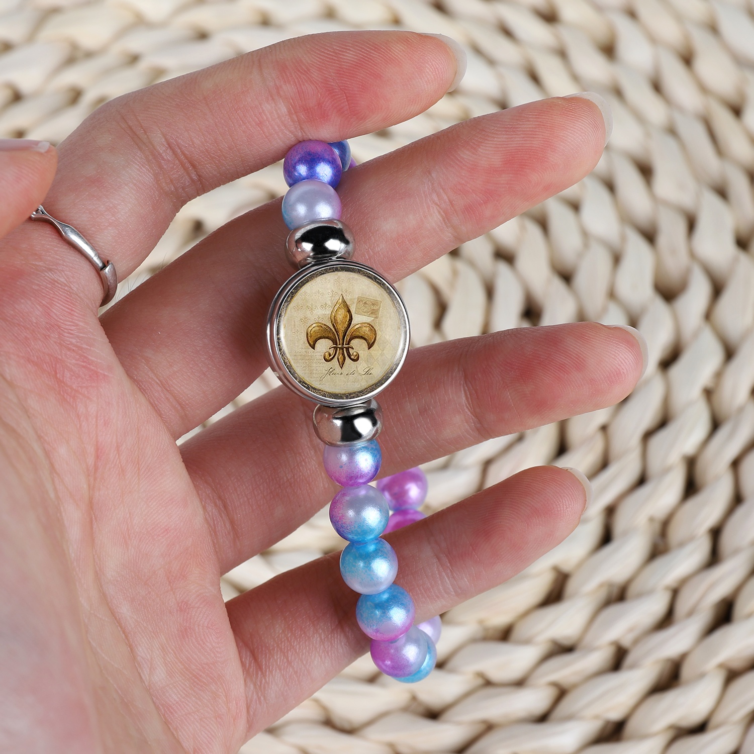 Fashionable Rainbow-Colored Plastic Beaded Bracelet, Retro Design
