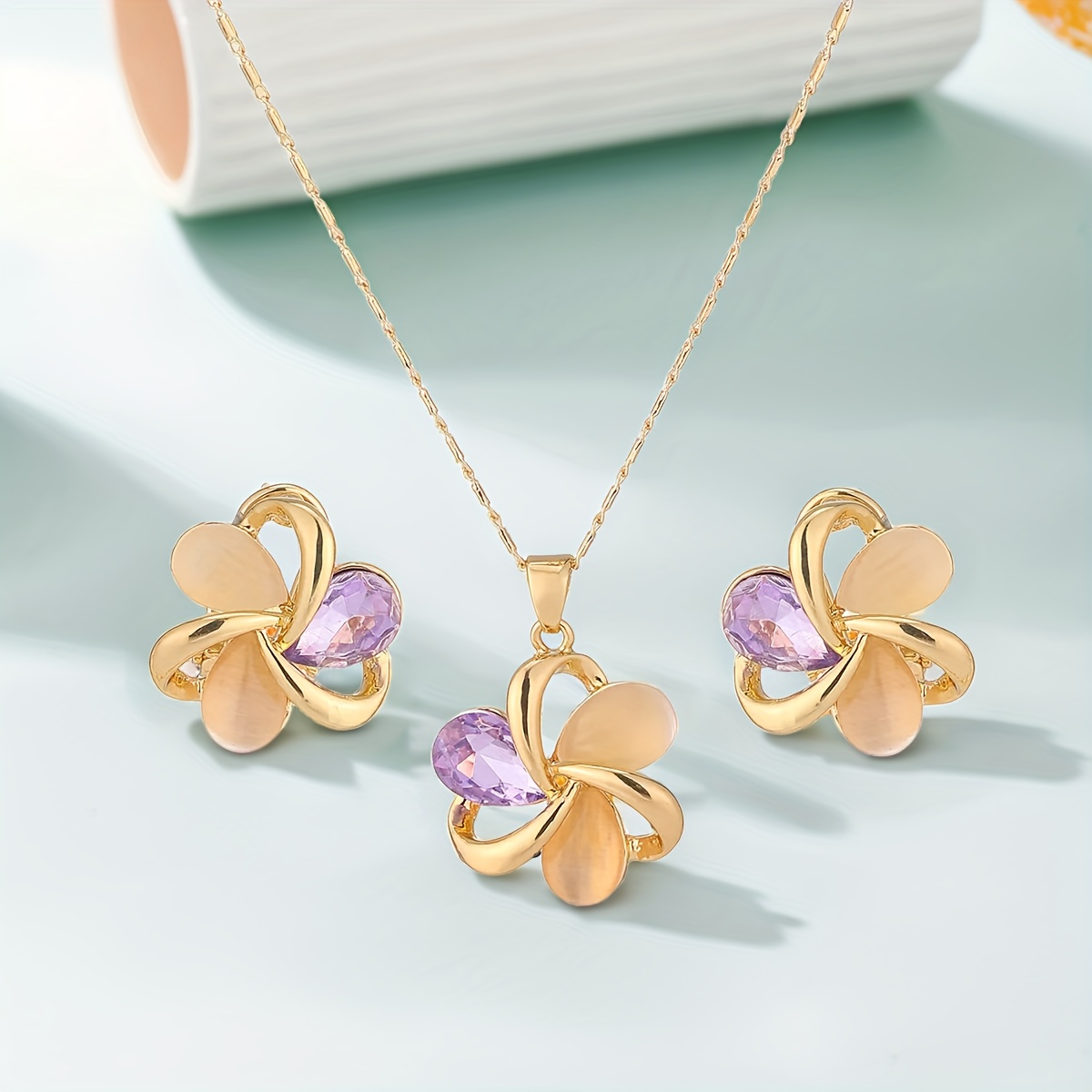 TEMU Ensemble de bijoux pour femmes : collier avec pendentif en cristal artificiel de fleur à 6 pétales, boucles d'oreilles, cadeau d'anniversaire,