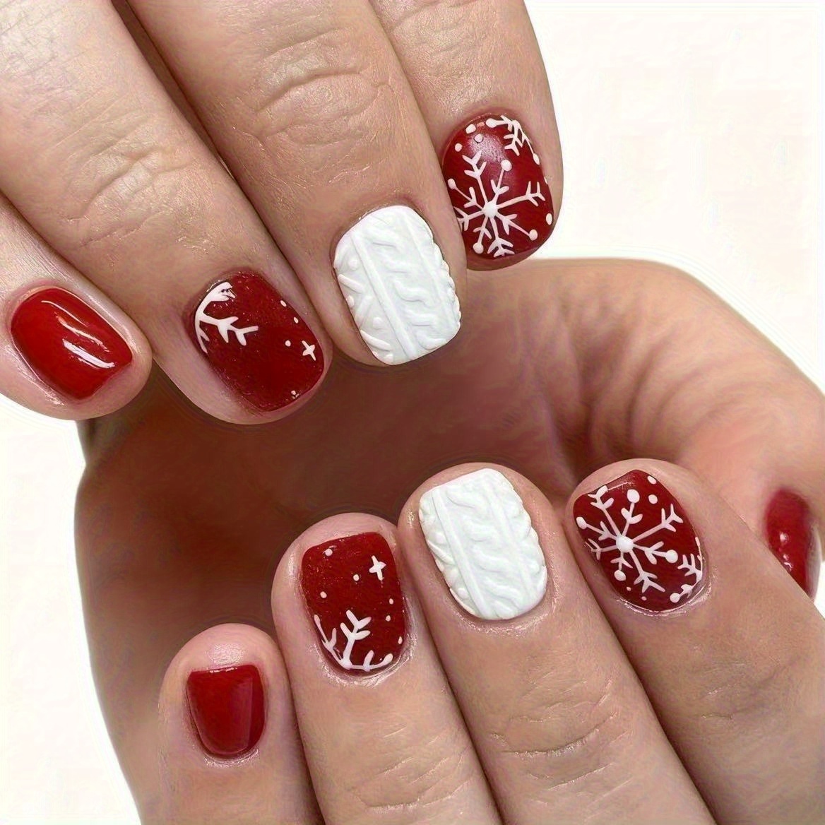 Christmas New Short Square Nails Snowflake Red White Press-on Nails Removable Finished Nail Pieces 24pcs