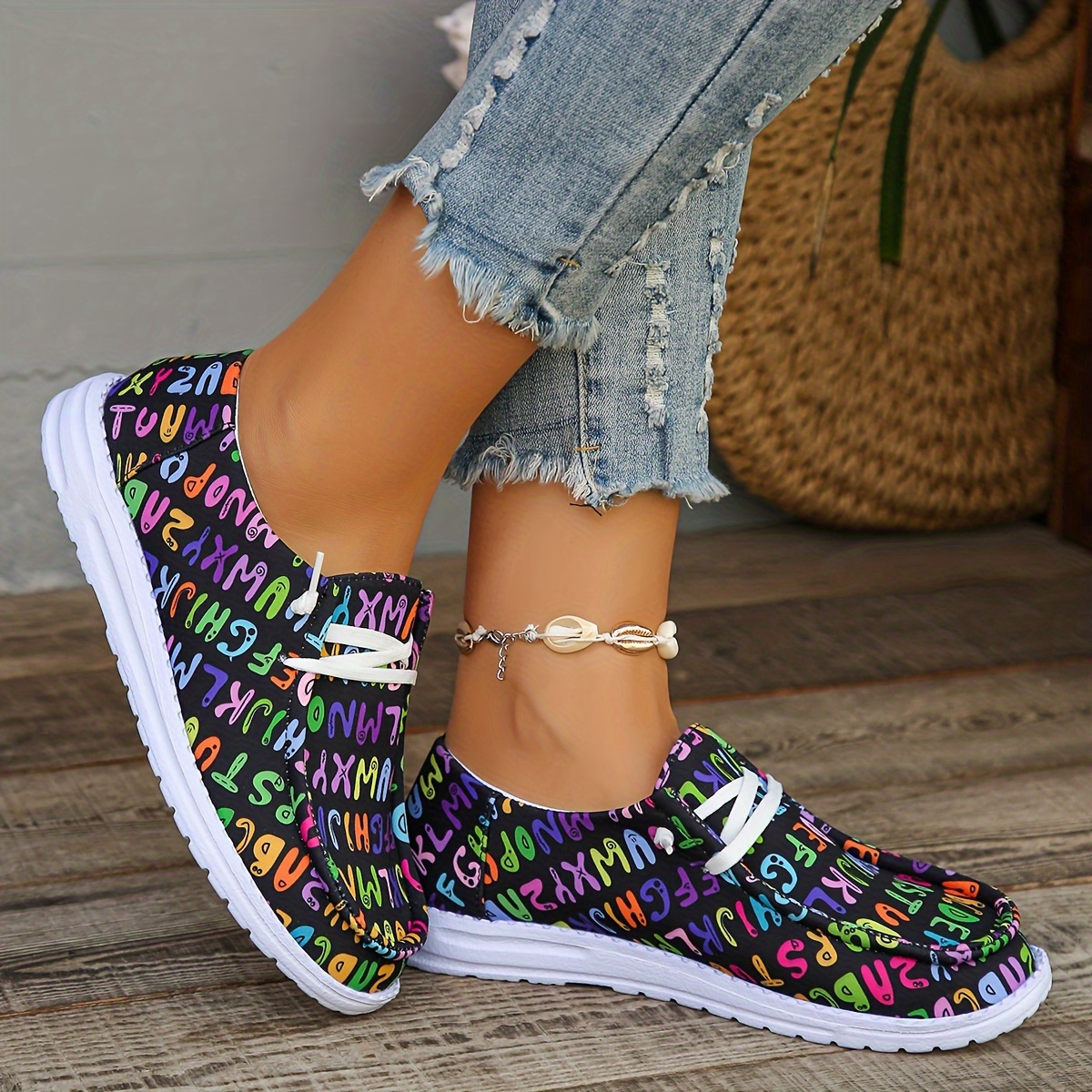 

Women's Casual Slip-on Sneakers, Colorful Alphabet Graffiti Pattern, Breathable Lightweight Canvas Shoes