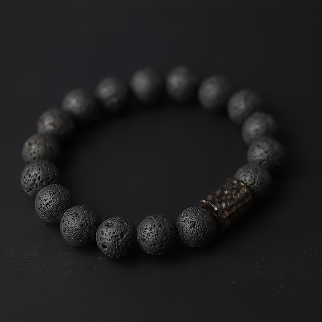 E-shop 1 Stück Herren Armband aus Natursteinperlen - Handgefertigtes schwarzes Perlen-Armband mit dehnbarem Holzband, Punk-Dark-Design für den &