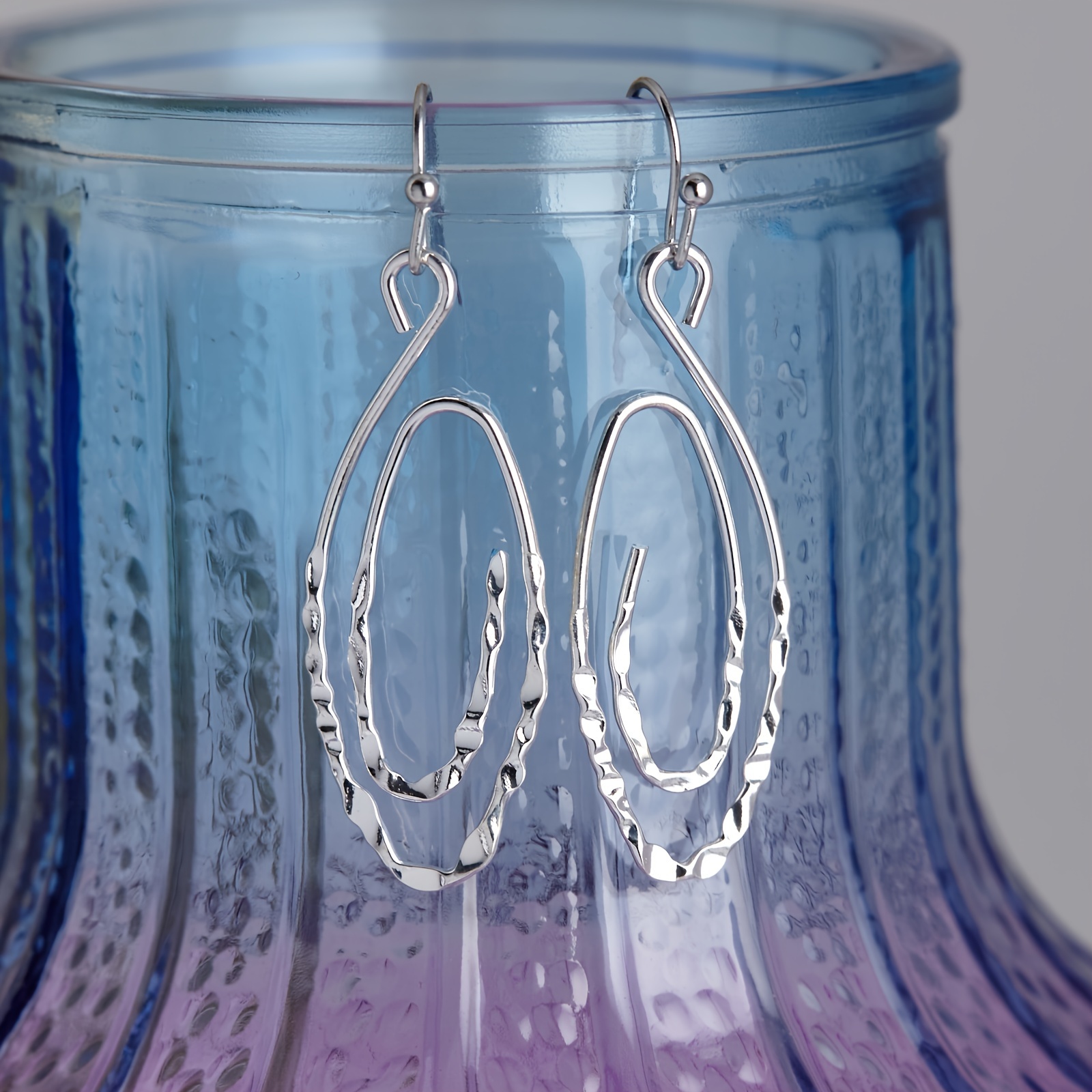 

1 Pair Of Elaborately Handcrafted Women's Earrings Made Of S925 Silver, Featuring Curved Silver Wires. Containing 5 Grams Of Silver.