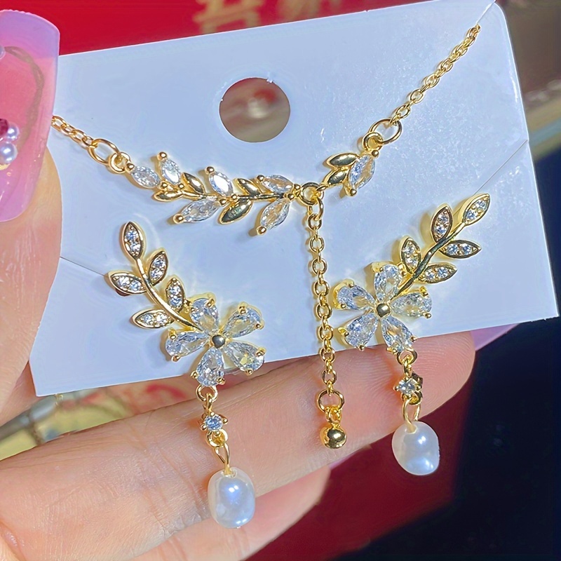 Maple Leaf Pendant Necklace & Earring Set