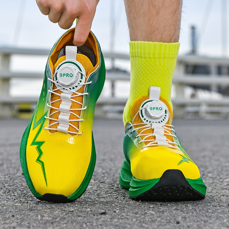 Yellow-Green Gradient Carbon Plate Running Shoes with a Knob Design, Specialized for Marathon Racing And Training