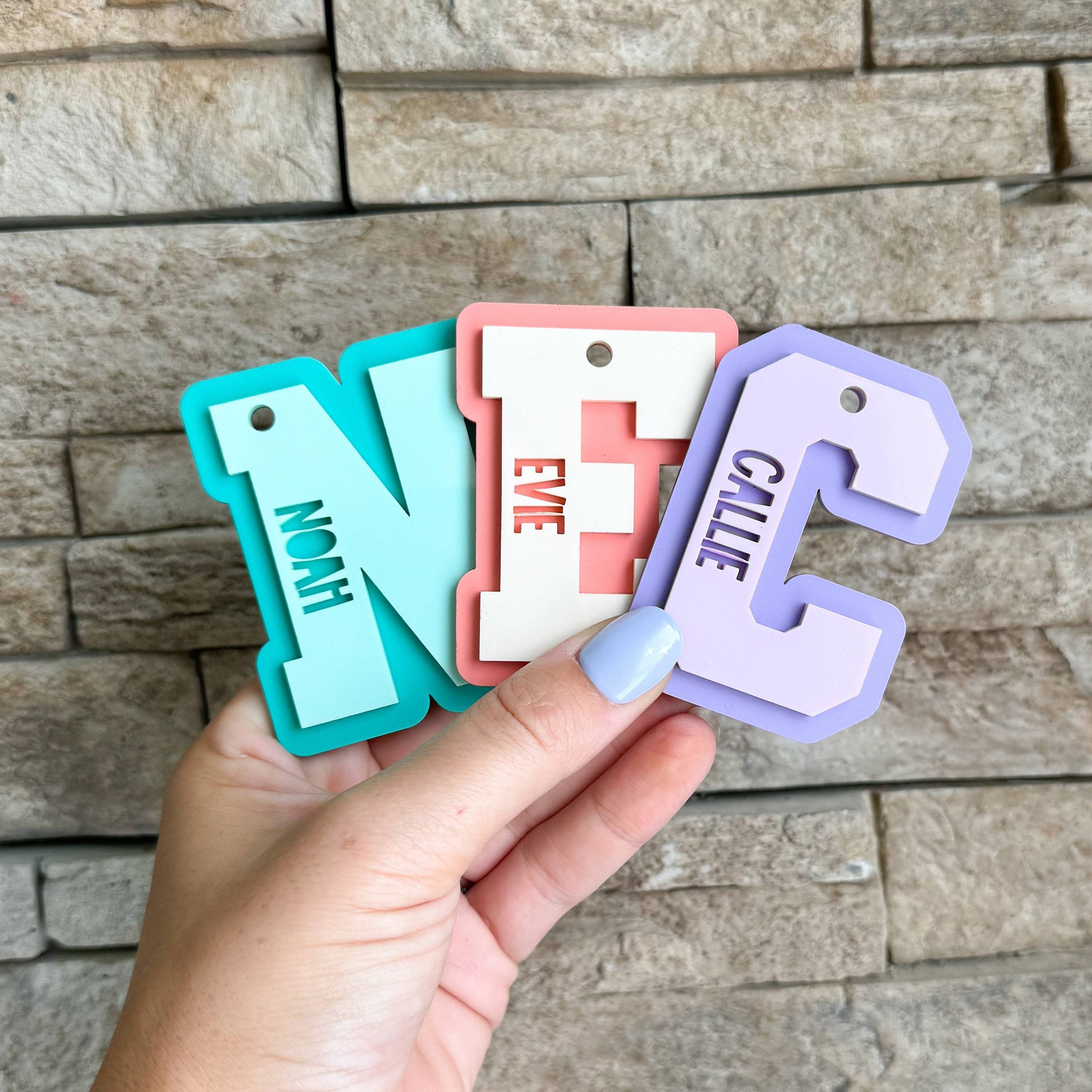 

1pc Customized Acrylic Backpack Name Keychain Name Pendant Personalized Acrylic English Letter Label Suitable For Lunch Box Name Label Back To Birthday Gift