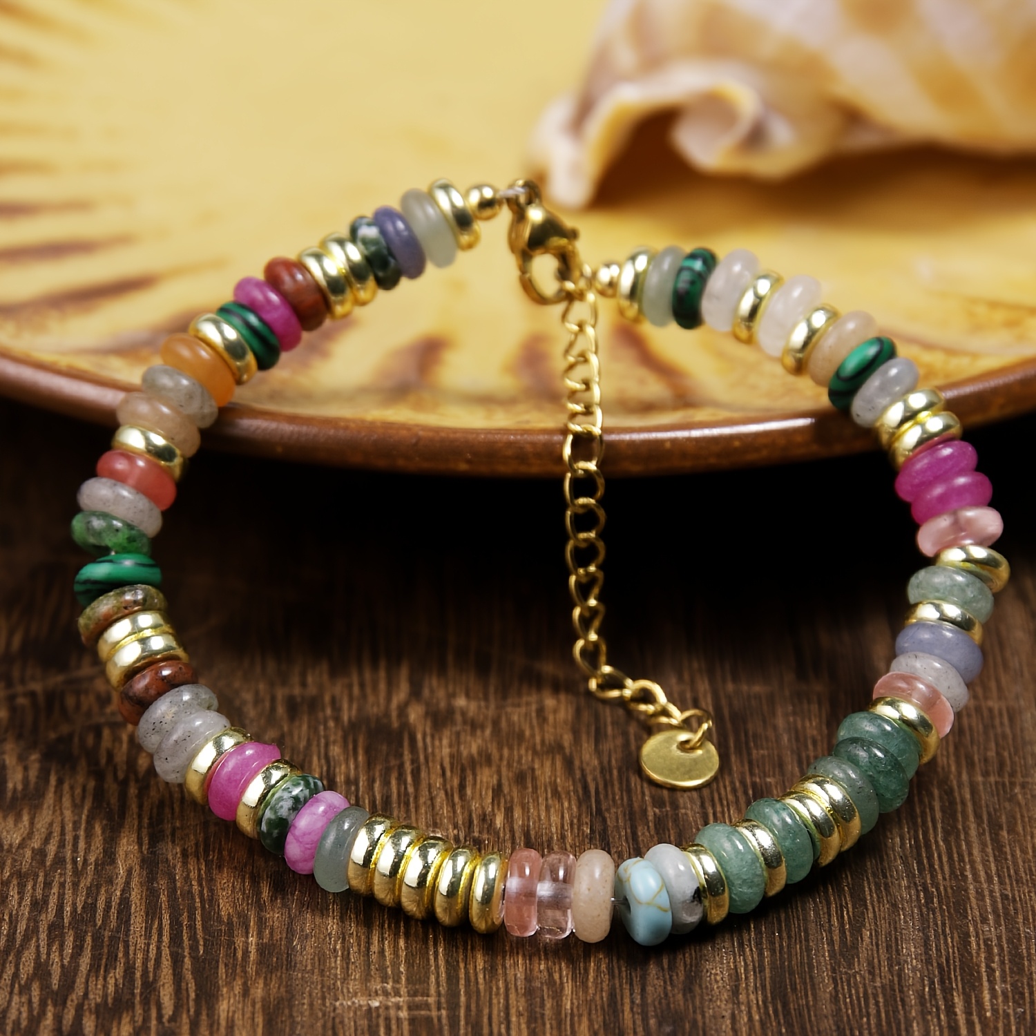 E-shop Handgefertigtes Perlenarmband im Vintage-Design mit bunten Natursteinen, geeignet für alle Geschlechter