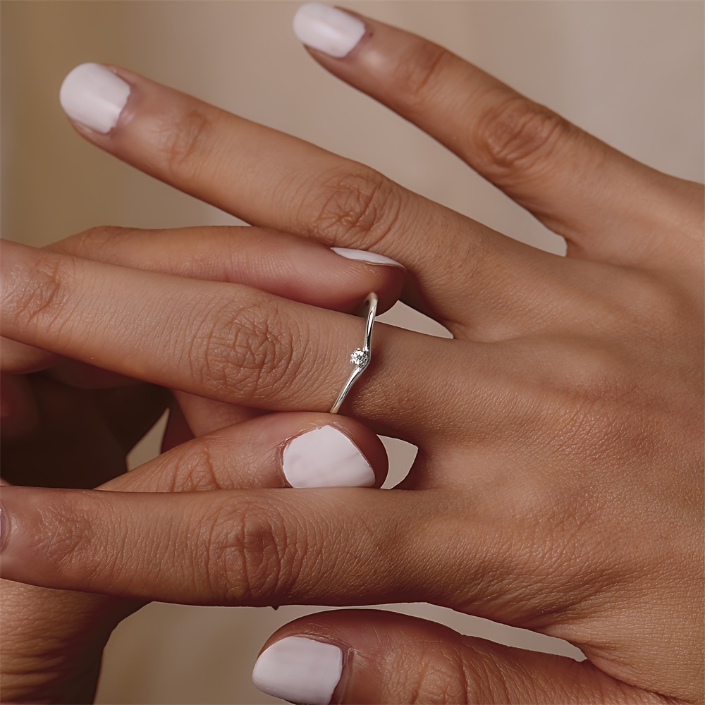 925 Silver V-shaped Synthetic Zirconium Women's Ring