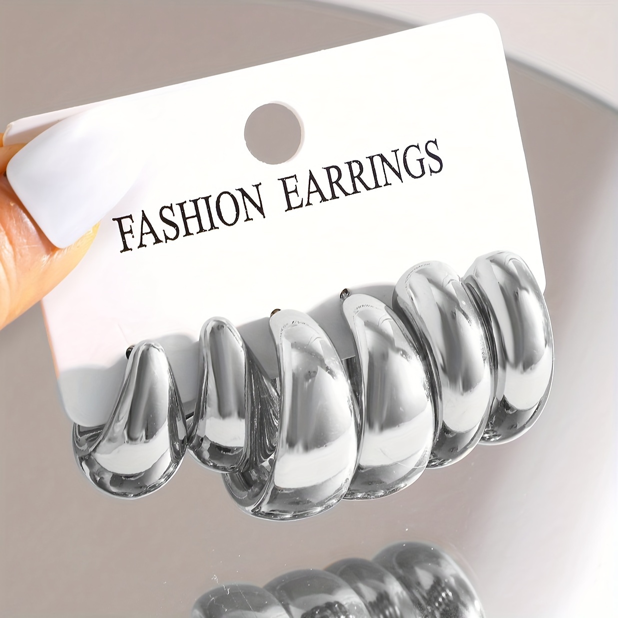 

3 Pairs Set Of Smooth Chunky Hoop Earrings Plastic Lightweight Female Earrings Suitable For Women Daily Wear