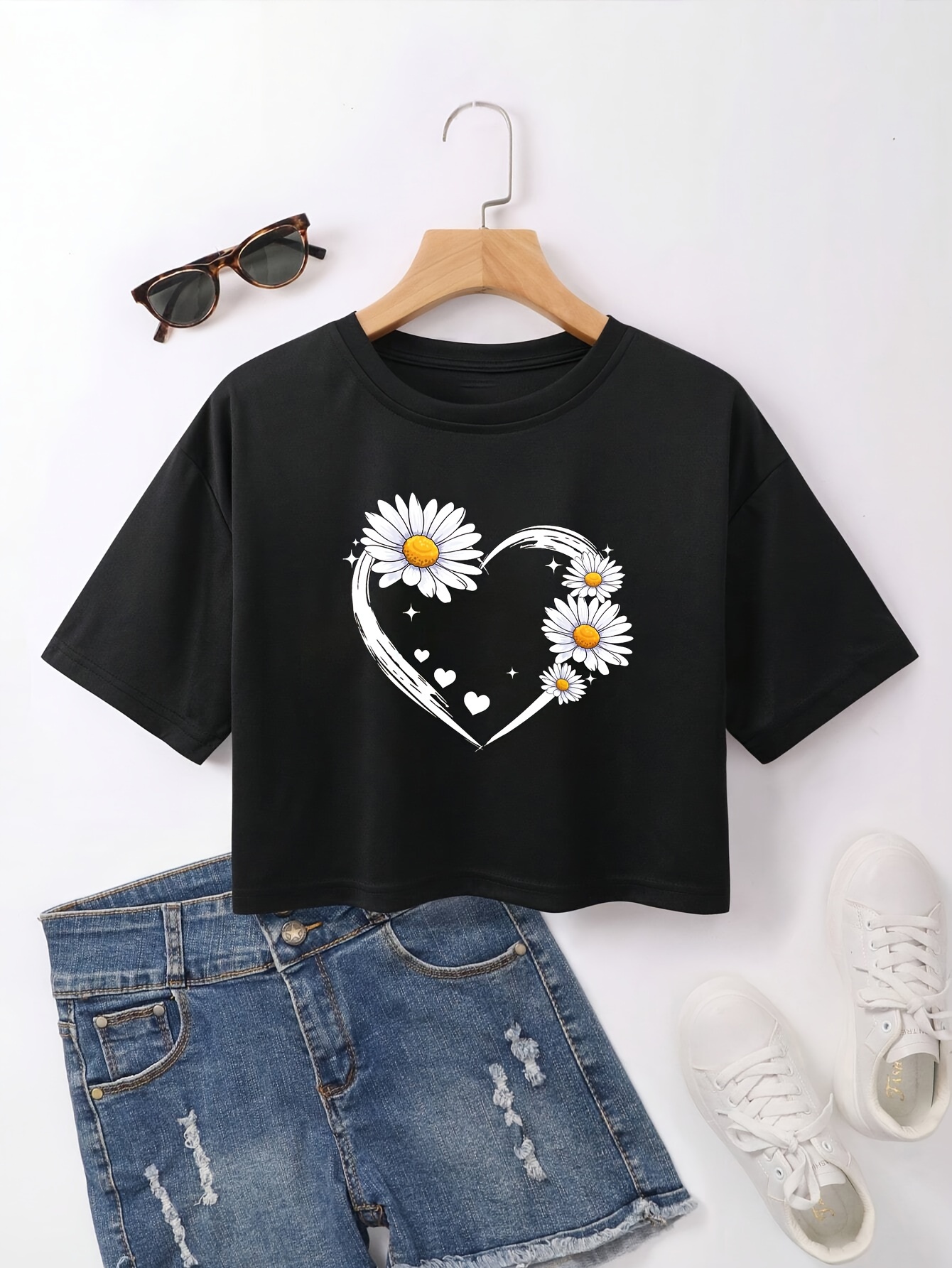 daisy heart graphic print crop t shirt casual short sleeve