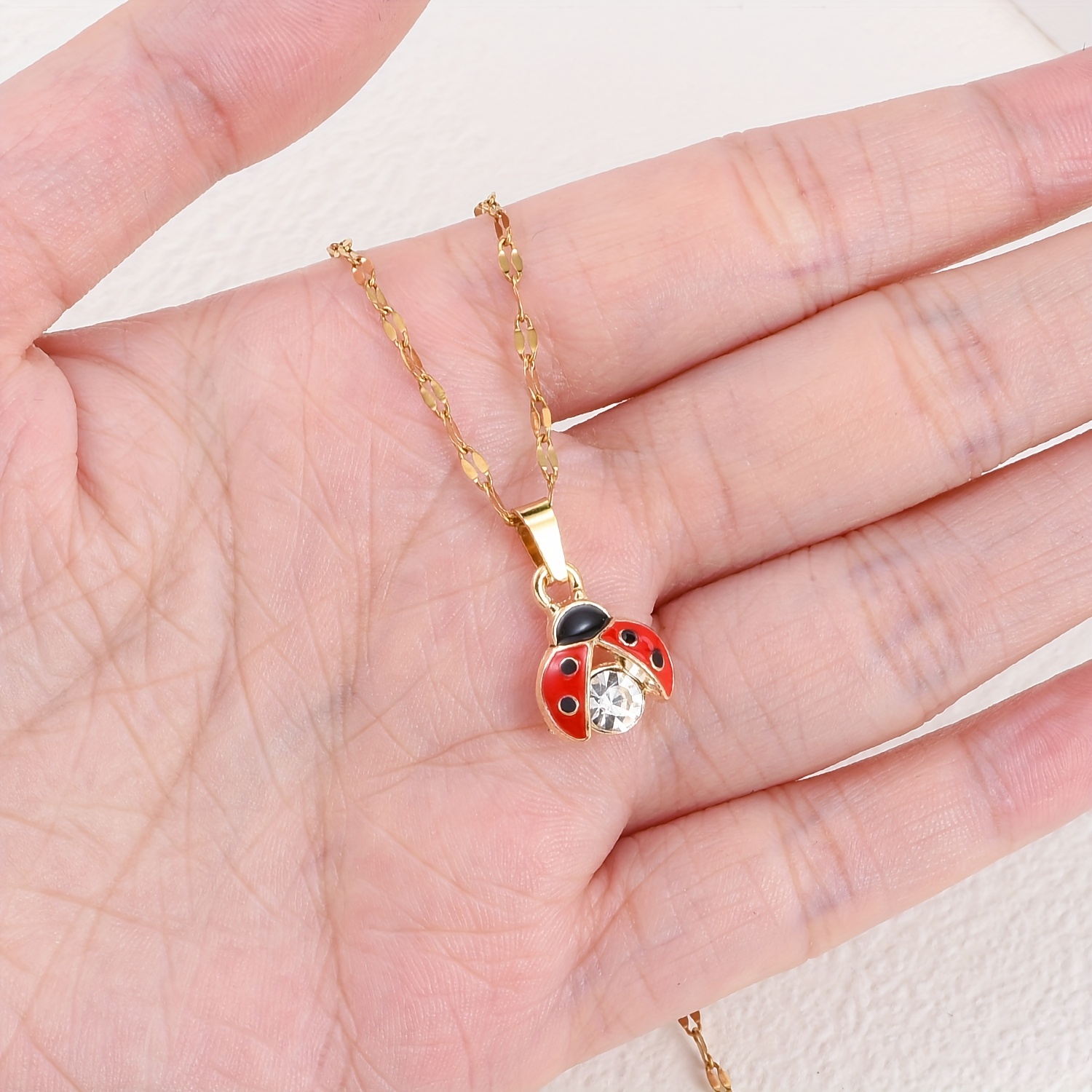 TEMU Un collier en acier inoxydable adorable coccinelle, idéal pour un look décontracté et cadeau exclusif
