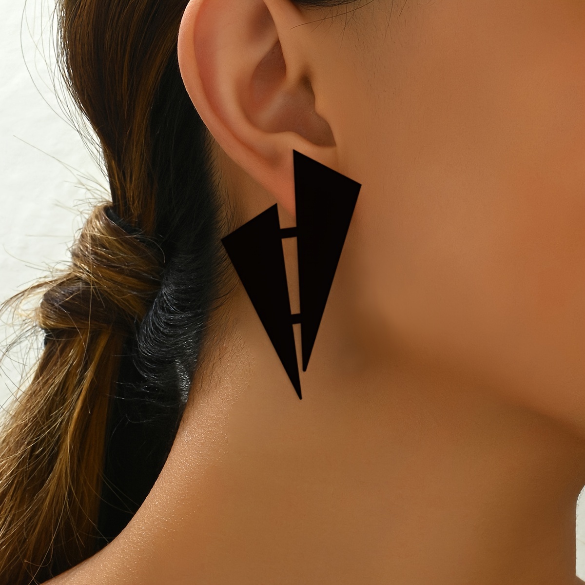 

Chic Black & White Geometric Triangle Stud Earrings - Vintage-inspired, Acrylic With Iron Posts For Everyday & Party Wear